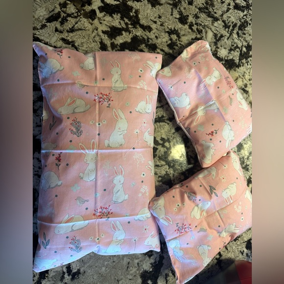 Homemade blankets pillows and hides for small animals - Picture 2 of 2